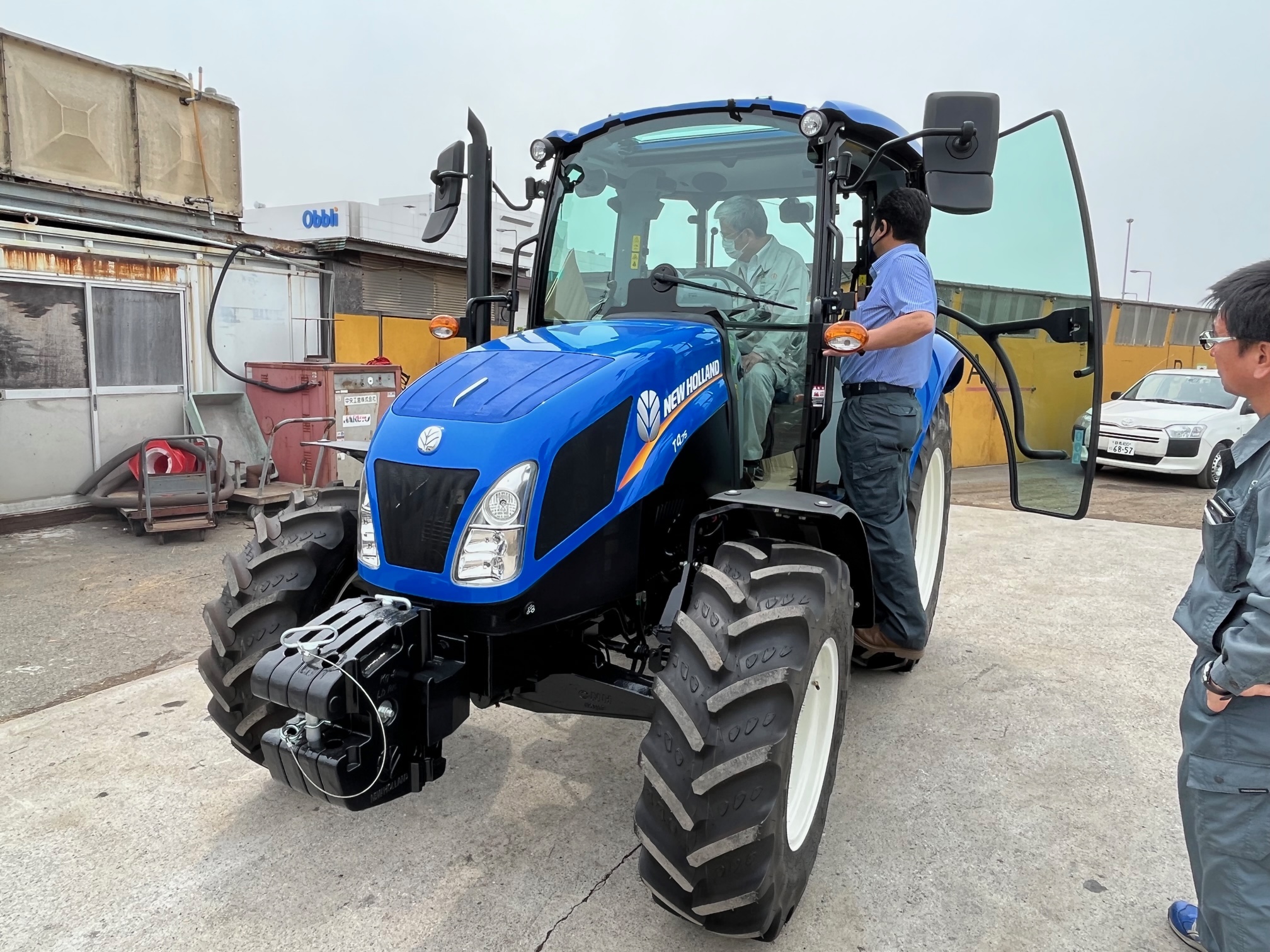 重機の導入(トラクター) | 中央工営株式会社